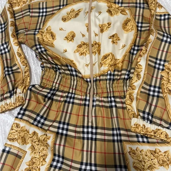 Beautiful Burberry plaid jumpsuit - Picture 9 of 17